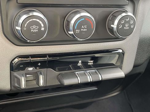 Used 2024 RAM 2500 Big Horn w/ Bed Utility Group image 17