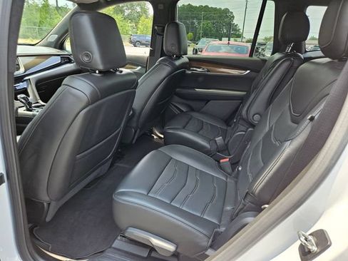 Used 2023 Cadillac XT6 Premium Luxury w/ Platinum Package AWD/4WD image 10