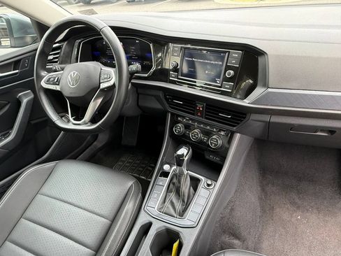 Used 2024 Volkswagen Jetta SE FWD image 16