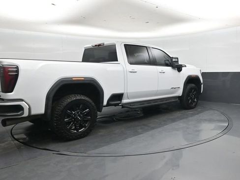 Used 2025 GMC Sierra 2500 AT4 AWD/4WD image 4