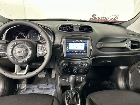 Used 2023 Jeep Renegade Latitude image 18