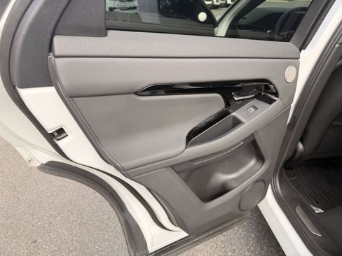 Used 2026 Land Rover Range Rover Evoque Dynamic SE image 14