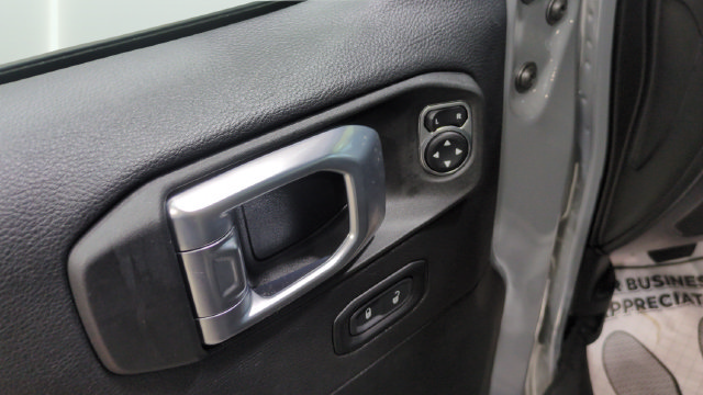Used 2022 Jeep Wrangler Unlimited Sahara AWD/4WD image 27