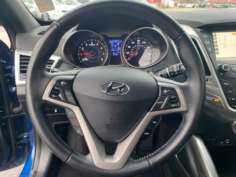 Used 2017 Hyundai Veloster Value Edition image 9