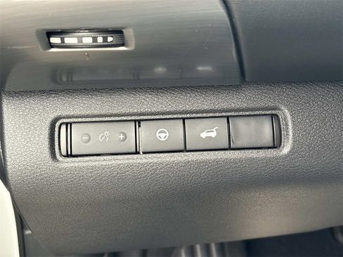 Used 2023 Nissan Pathfinder SL image 28