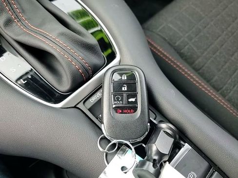 Used 2025 Honda HR-V Sport image 29