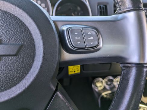 Used 2005 Chevrolet SSR w/ Preferred Equipment Group image 24