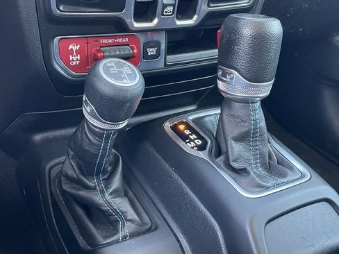 Used 2023 Jeep Wrangler Unlimited Rubicon 4xe AWD/4WD image 24