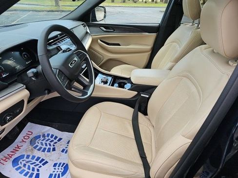 Used 2023 Jeep Grand Cherokee L Limited w/ Luxury Tech Group II image 19