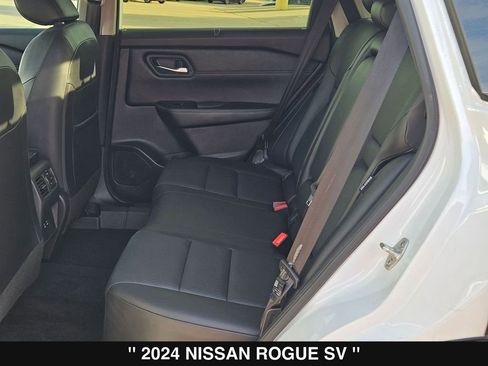 Used 2024 Nissan Rogue SV w/ SV Premium Package image 17