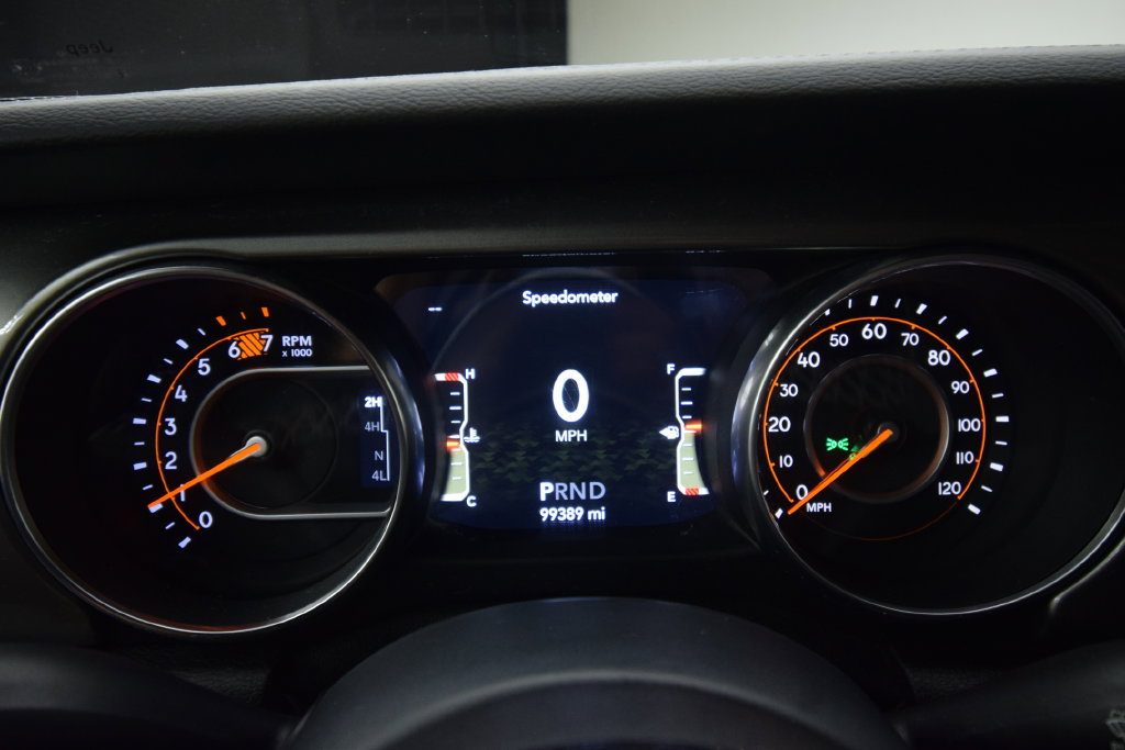 Used 2018 Jeep Wrangler Unlimited Sahara AWD/4WD image 15