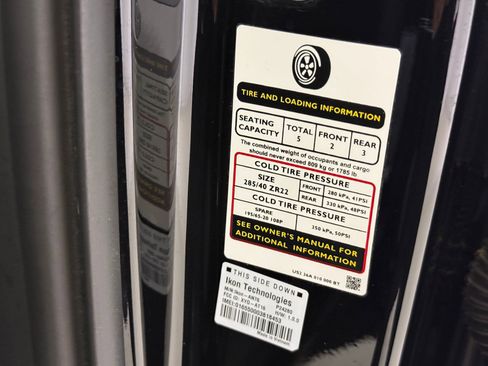 Used 2018 Bentley Bentayga Black Edition image 89