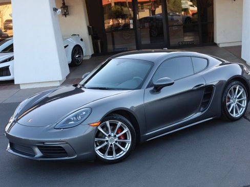 Used 2018 Porsche 718 Cayman RWD image 4