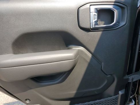 New 2025 Jeep Gladiator Sport image 14