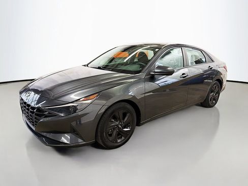 Used 2022 Hyundai Elantra SEL w/ Cargo Package image 5