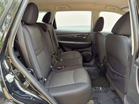 Used 2019 Nissan Rogue S FWD image 33