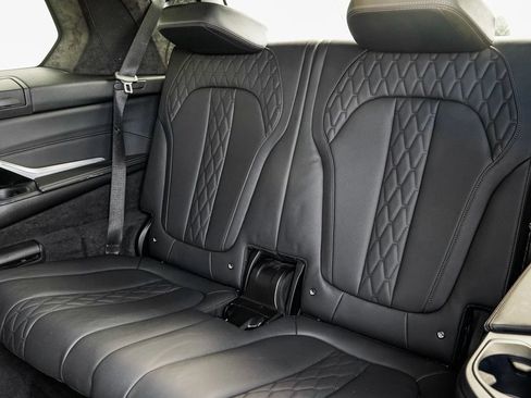 Used 2022 BMW X7 M50i image 23