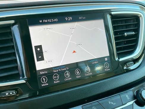 Used 2018 Chrysler Pacifica Touring-L Plus FWD image 13