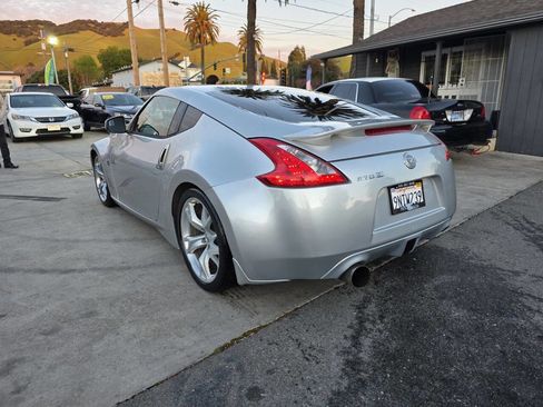 Used 2009 Nissan 370Z Touring w/ Sport Pkg image 7