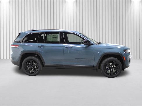 New 2026 Jeep Grand Cherokee Limited w/ Limited Altitude Package AWD/4WD image 2