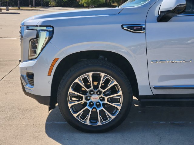 Used 2026 GMC Yukon Denali w/ Sun & Power Step Package AWD/4WD image 8
