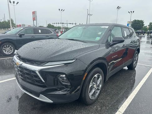 Used 2025 Chevrolet Blazer LT FWD image 1