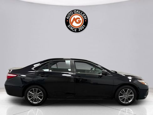 Used 2017 Toyota Camry SE image 8