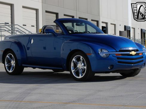 Used 2006 Chevrolet SSR w/ Preferred Equipment Group image 6