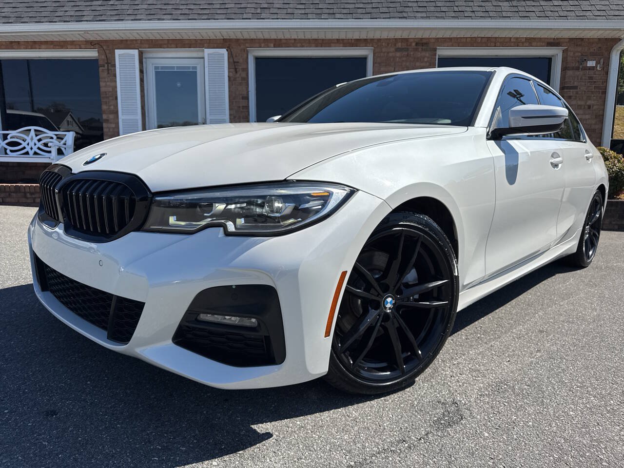 Used 2020 BMW 330i Sedan w/ M Sport Package RWD image 39