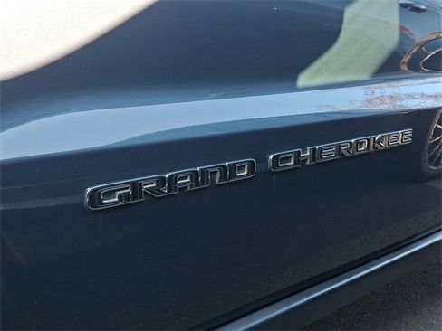 Used 2019 Jeep Grand Cherokee Limited w/ Luxury Group II image 8