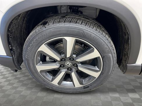 New 2025 Honda Pilot Touring image 12