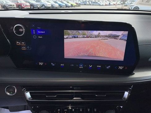Used 2026 Chevrolet Traverse LT FWD image 17