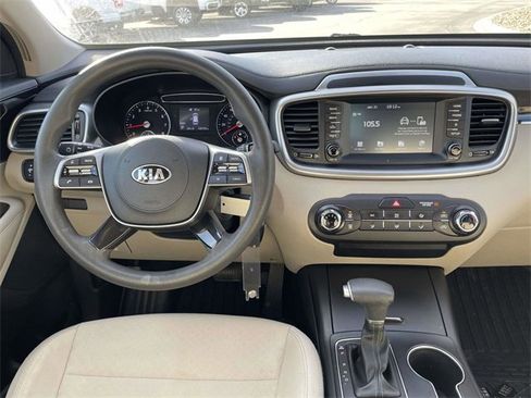 Used 2019 Kia Sorento LX image 14