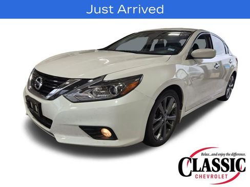 Used 2018 Nissan Altima 2.5 SR w/ SR Special Edition FWD image 4