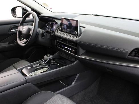 Certified 2026 Nissan Rogue SV FWD image 24