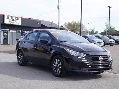 Used 2024 Nissan Versa SV image 9