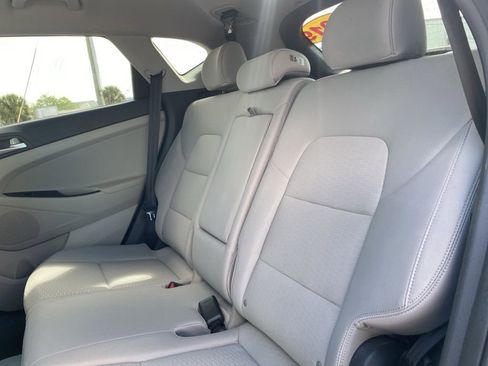 Used 2019 Hyundai Tucson SEL image 11