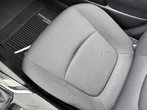 Used 2024 Toyota Corolla Cross LE image 27