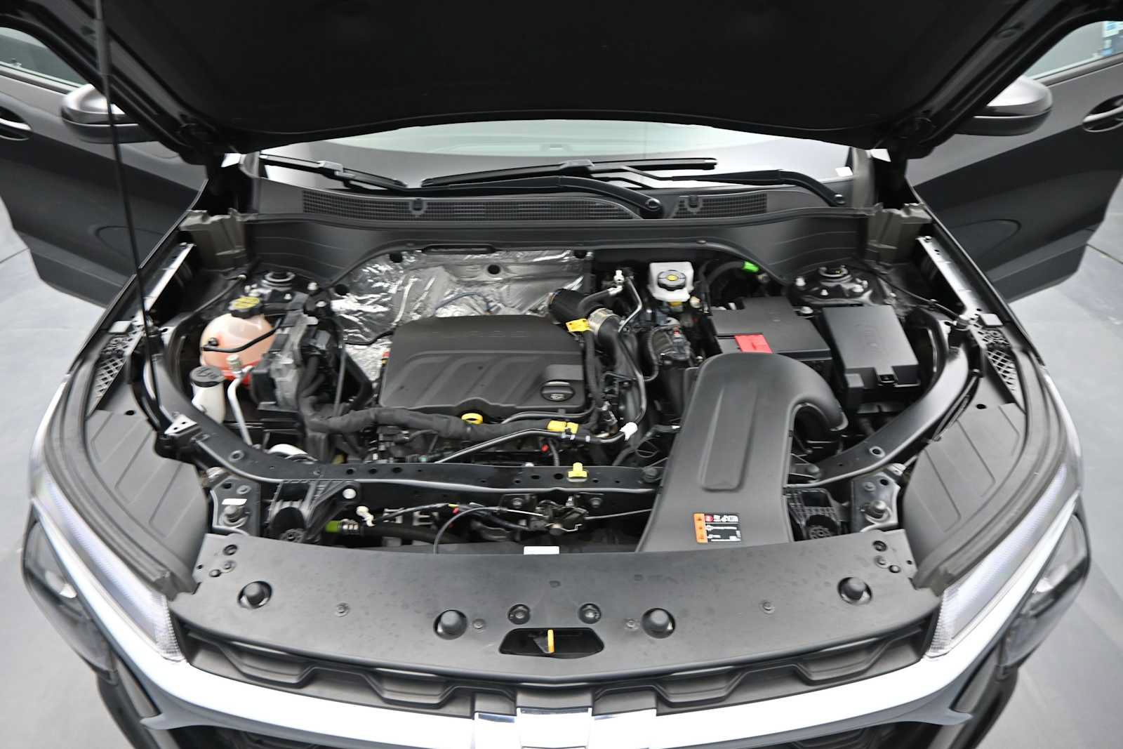 Used 2025 Chevrolet Trax LT FWD image 27
