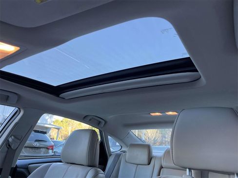 Used 2014 Toyota Avalon Limited image 17