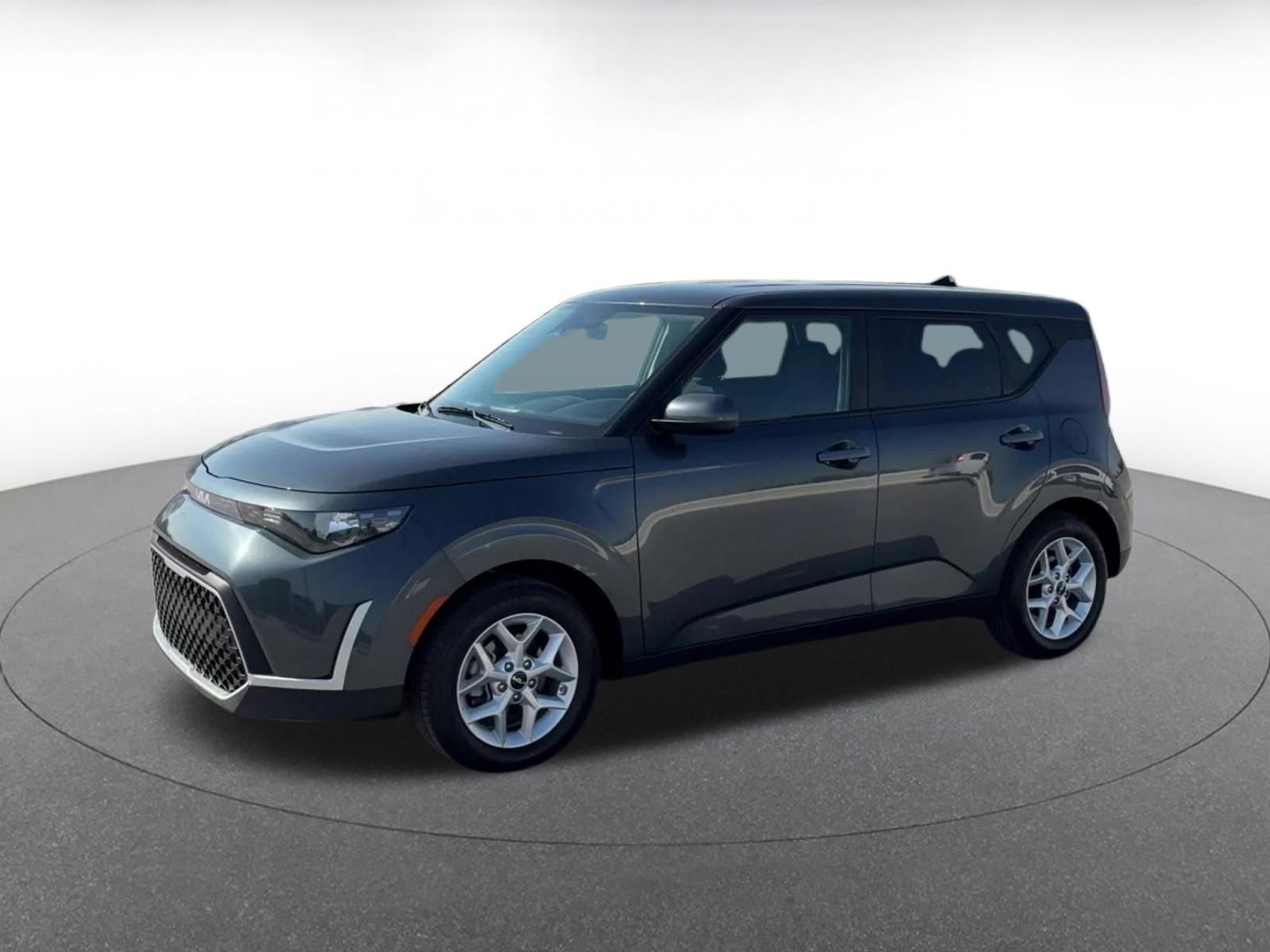 Used 2025 Kia Soul LX w/ LX Technology Package FWD image 7