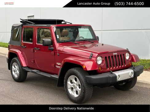 Used 2013 Jeep Wrangler Unlimited Sahara w/ Connectivity Group AWD/4WD image 8