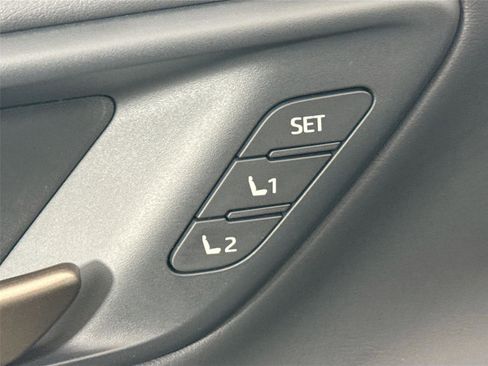 Used 2024 Toyota Crown Limited image 33