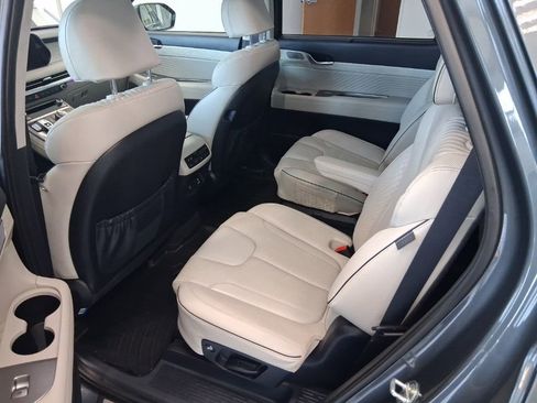 Used 2023 Hyundai Palisade Calligraphy image 17
