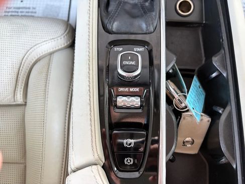 Used 2017 Volvo XC90 T6 Inscription w/ Vision Package image 18