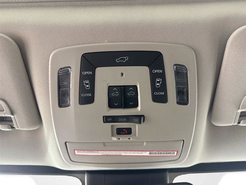 Certified 2022 Toyota Sienna Limited image 23