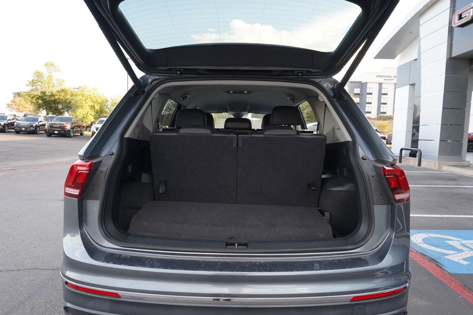 Used 2024 Volkswagen Tiguan SE FWD image 24