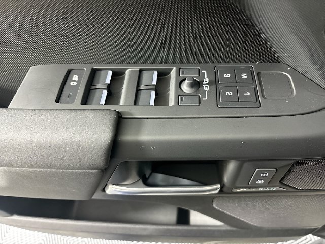 Used 2026 Land Rover Defender 110 S AWD/4WD image 19