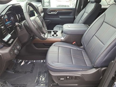 Used 2024 Chevrolet Silverado 3500 High Country w/ Technology Package image 18