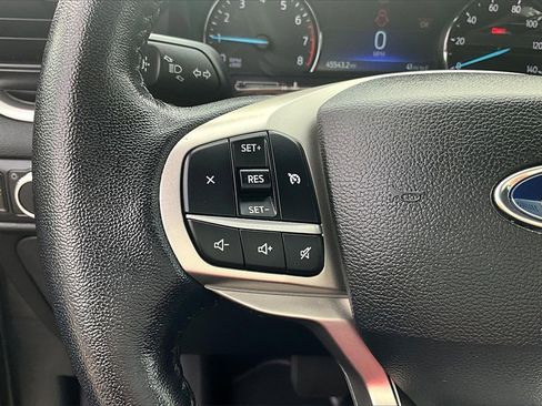 Used 2022 Ford Explorer XLT image 18